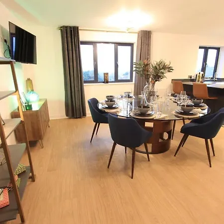 Apartment Cabot Mews 9
